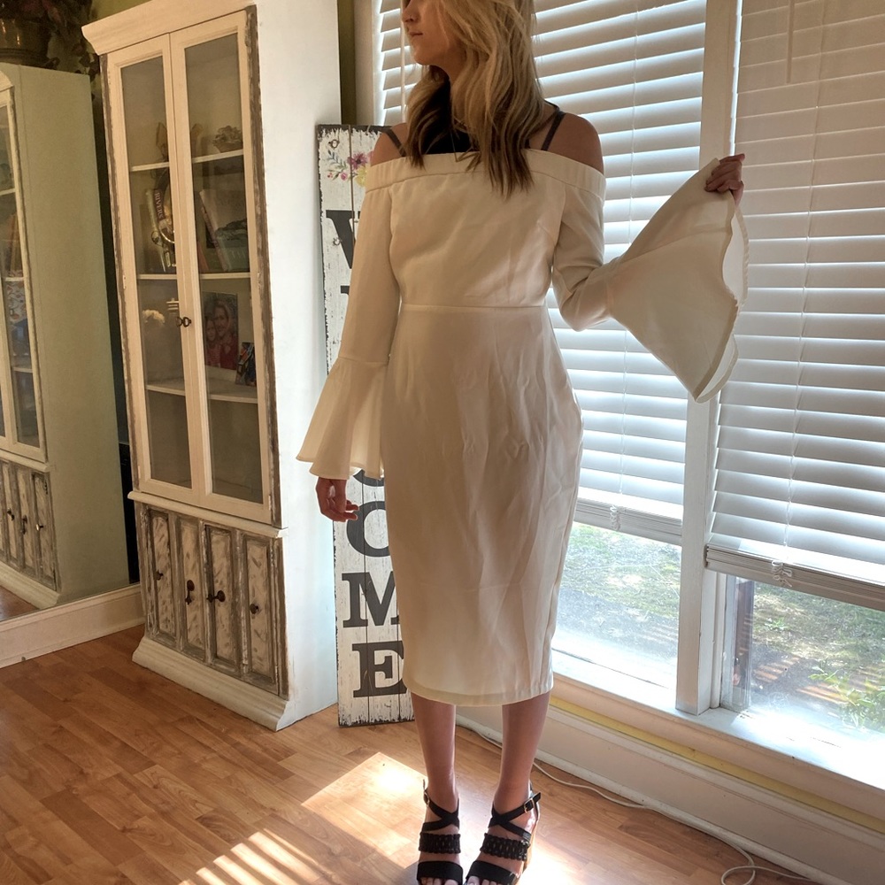 Beautiful Boutique Style New Dress!! Look how Gorgeous! Modeled by XS-S🤍🤍🤍🕊